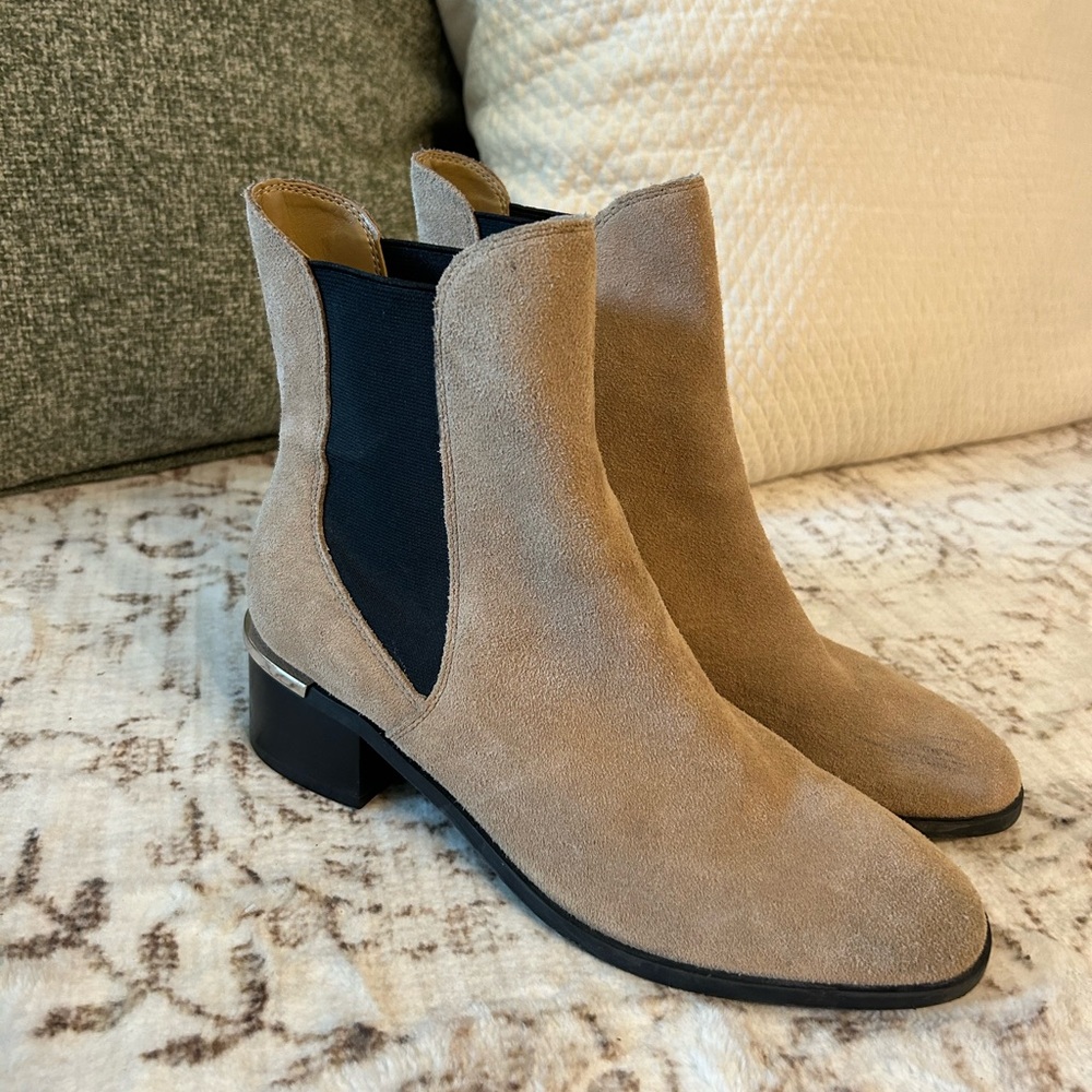 Calvin Klein Gayle Womens Leather Almond Toe Chelsea Ankle Boots